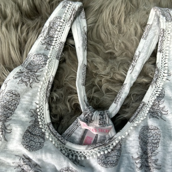 VS swimsuit coverup - Picture 4 of 4